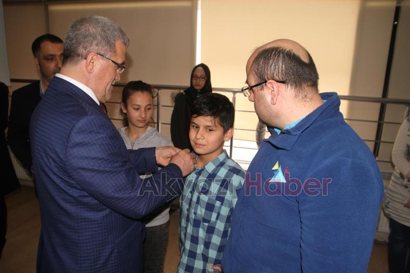 AKYAZI BELEDİYESİ BİLGİ ve KÜLTÜR EVİ ÖĞRENCİLERİNE ÖDÜLLÜ BİLGİ YARIŞMASI YAPILDI