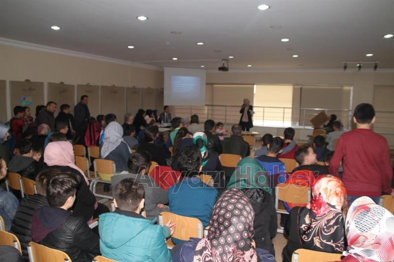 AKYAZI BELEDİYESİ BİLGİ ve KÜLTÜR EVİ ÖĞRENCİLERİNE ÖDÜLLÜ BİLGİ YARIŞMASI YAPILDI