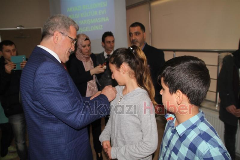 AKYAZI BELEDİYESİ BİLGİ ve KÜLTÜR EVİ ÖĞRENCİLERİNE ÖDÜLLÜ BİLGİ YARIŞMASI YAPILDI