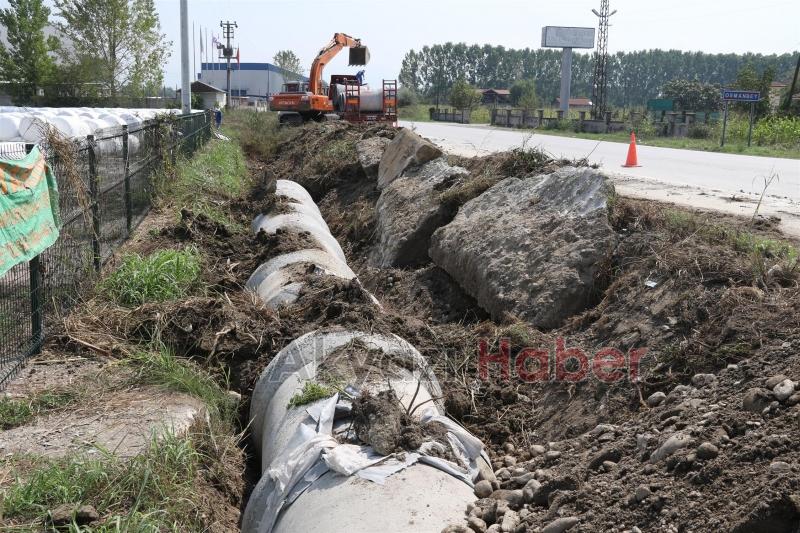 Akyazı Belediyesi Ekipleri Akyazının Her Yerinde