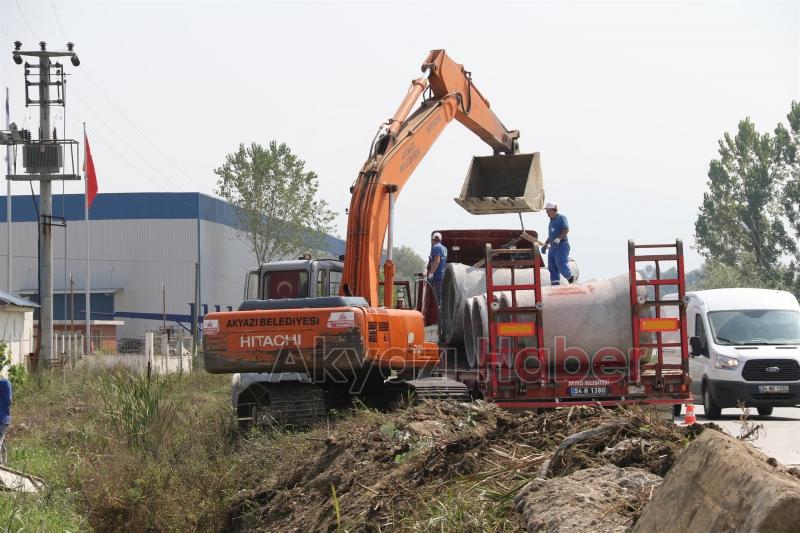Akyazı Belediyesi Ekipleri Akyazının Her Yerinde