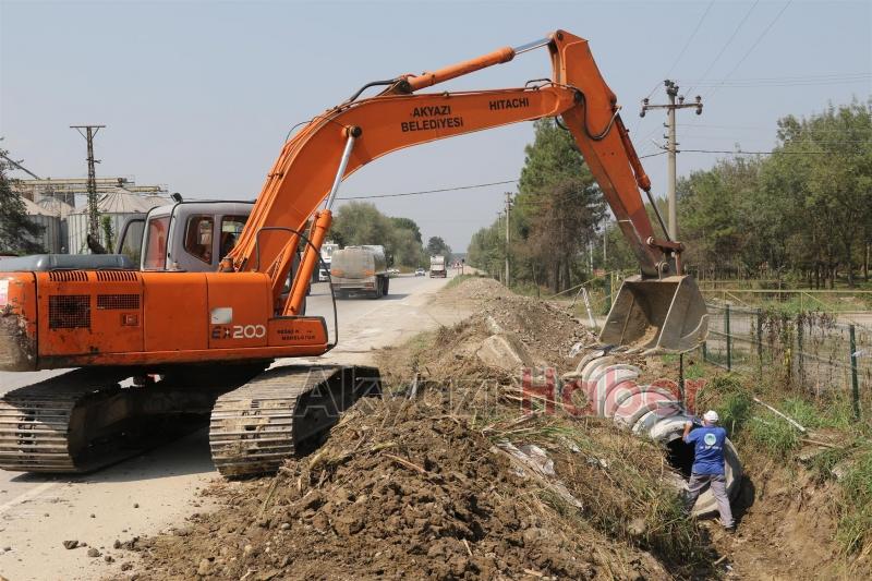 Akyazı Belediyesi Ekipleri Akyazının Her Yerinde