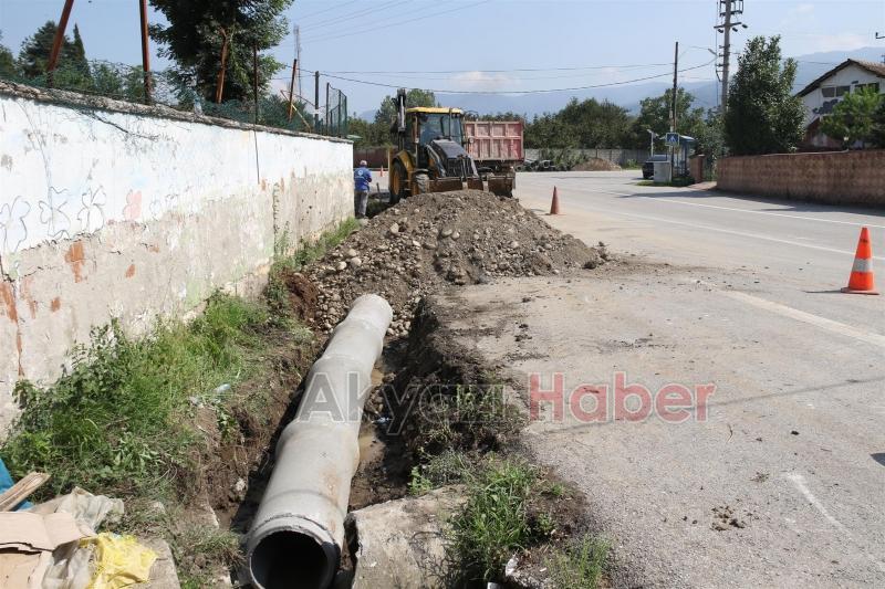 Akyazı Belediyesi Ekipleri Akyazının Her Yerinde
