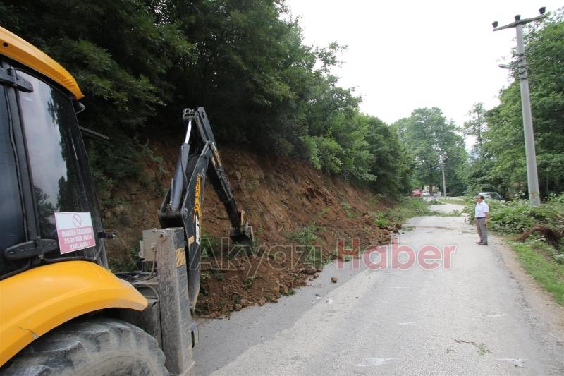 AKYAZI BELEDİYESİ EKİPLERİ ARTAN YAĞIŞLARDA TEYAKKUZDA