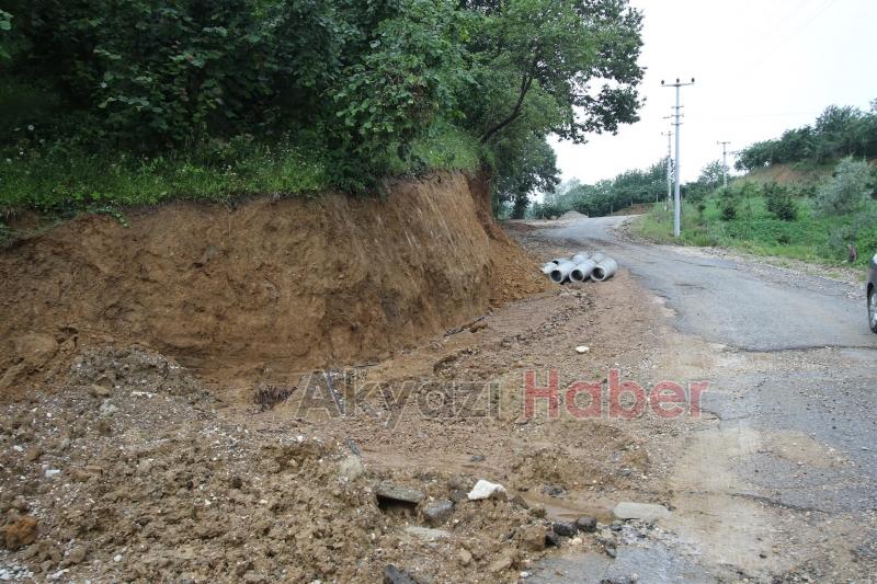 AKYAZI BELEDİYESİ EKİPLERİ ARTAN YAĞIŞLARDA TEYAKKUZDA