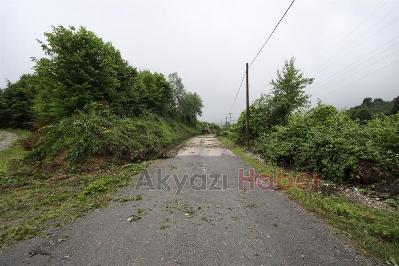 AKYAZI BELEDİYESİ EKİPLERİ ARTAN YAĞIŞLARDA TEYAKKUZDA