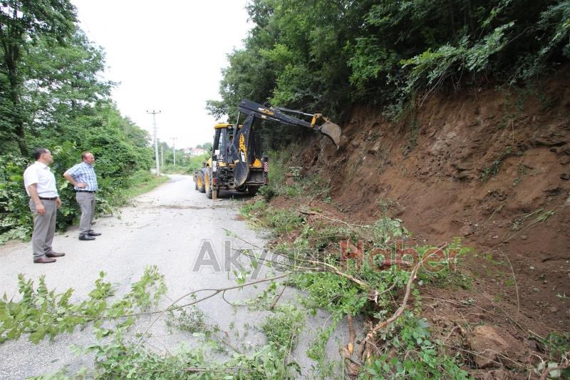 AKYAZI BELEDİYESİ EKİPLERİ ARTAN YAĞIŞLARDA TEYAKKUZDA