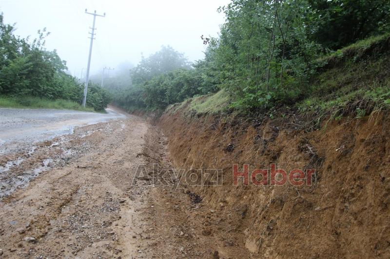 AKYAZI BELEDİYESİ EKİPLERİ ARTAN YAĞIŞLARDA TEYAKKUZDA