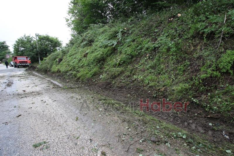 AKYAZI BELEDİYESİ EKİPLERİ ARTAN YAĞIŞLARDA TEYAKKUZDA