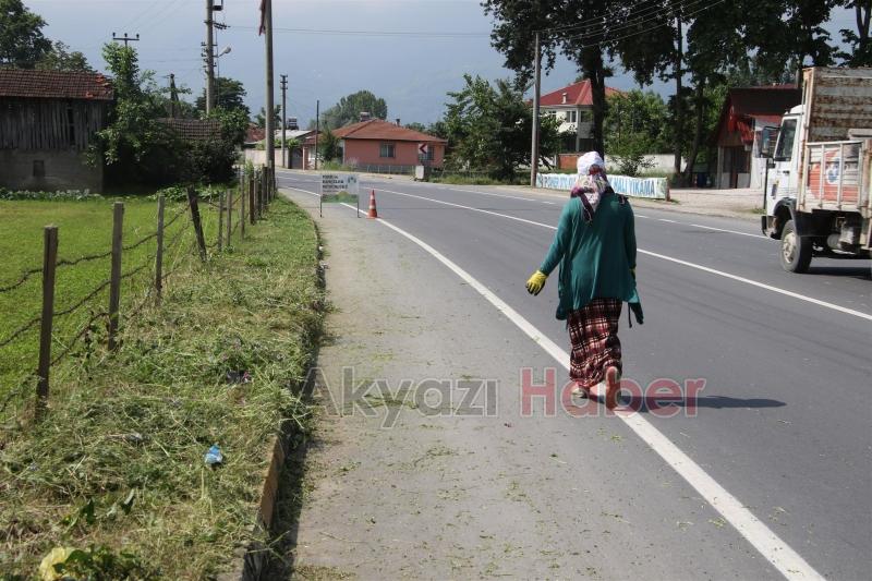 AKYAZI BELEDİYESİ EKİPLERİNDEN BAYRAM TEMİZLİĞİ