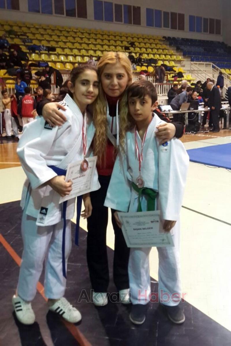  AKYAZI BELEDİYESİ JUDO KULÜBÜ ÖDÜLE DOYMUYOR