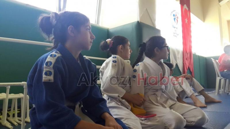 Akyazı Belediyesi Judo Kulübü Sporcularından Madalya Üstüne Madalya