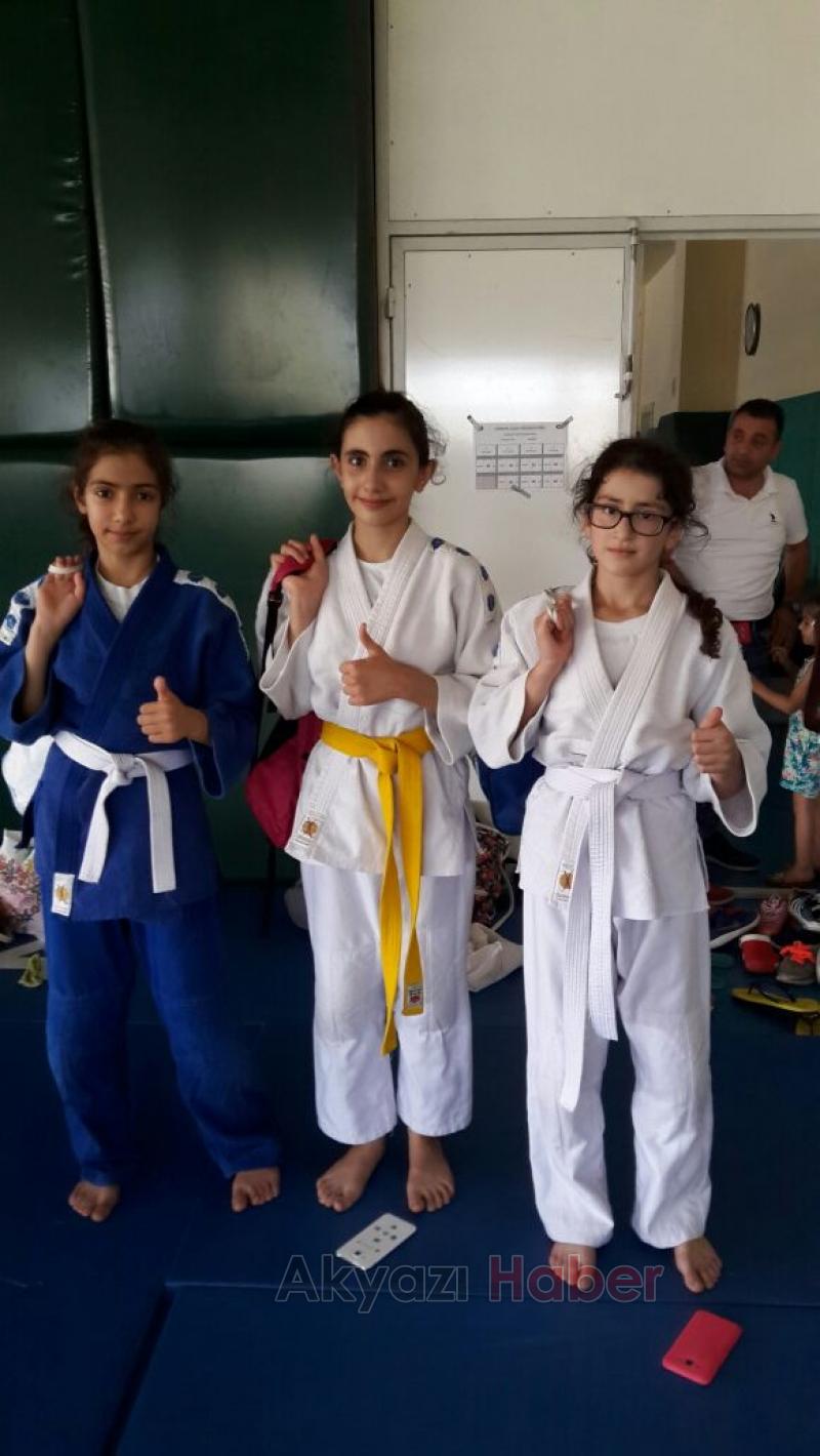 Akyazı Belediyesi Judo Kulübü Sporcularından Madalya Üstüne Madalya
