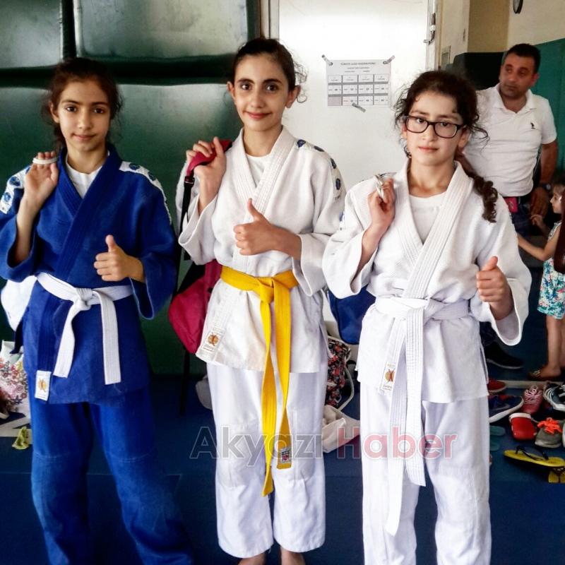 Akyazı Belediyesi Judo Kulübü Sporcularından Madalya Üstüne Madalya