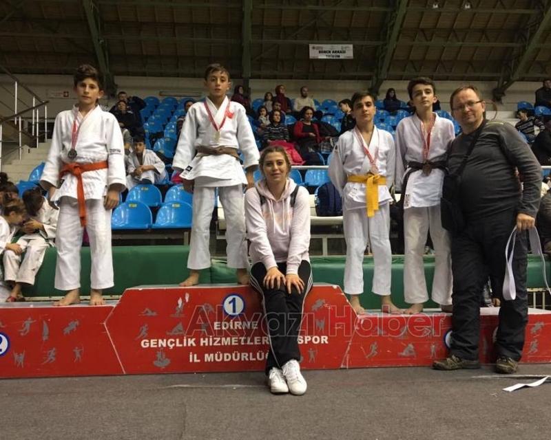 AKYAZI BELEDİYESİ JUDO SPOR KULÜBÜNDEN BAŞARI