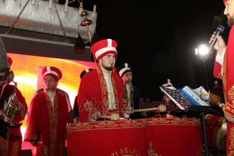 Akyazı Belediyesi Mehteran Takımı Vatandaşlarımıza Moral Desteği Verdi