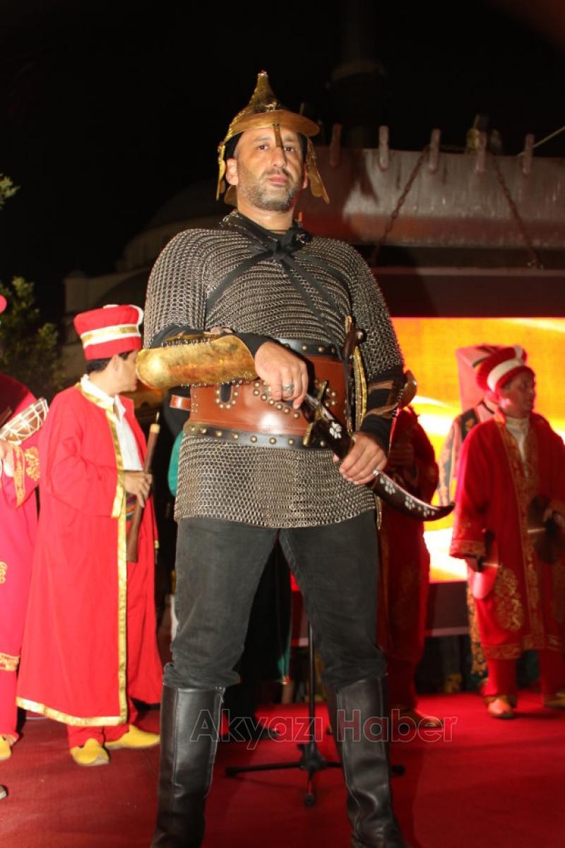 Akyazı Belediyesi Mehteran Takımı Vatandaşlarımıza Moral Desteği Verdi