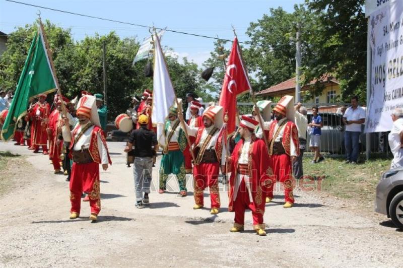 Akyazı Belediyesi Mehteran Takımı Vatandaşlarımıza Moral Desteği Verdi