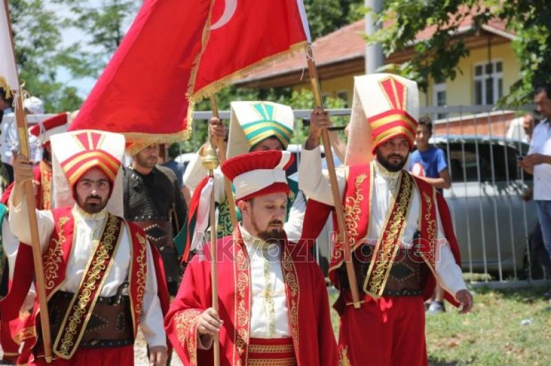 Akyazı Belediyesi Mehteran Takımı Vatandaşlarımıza Moral Desteği Verdi