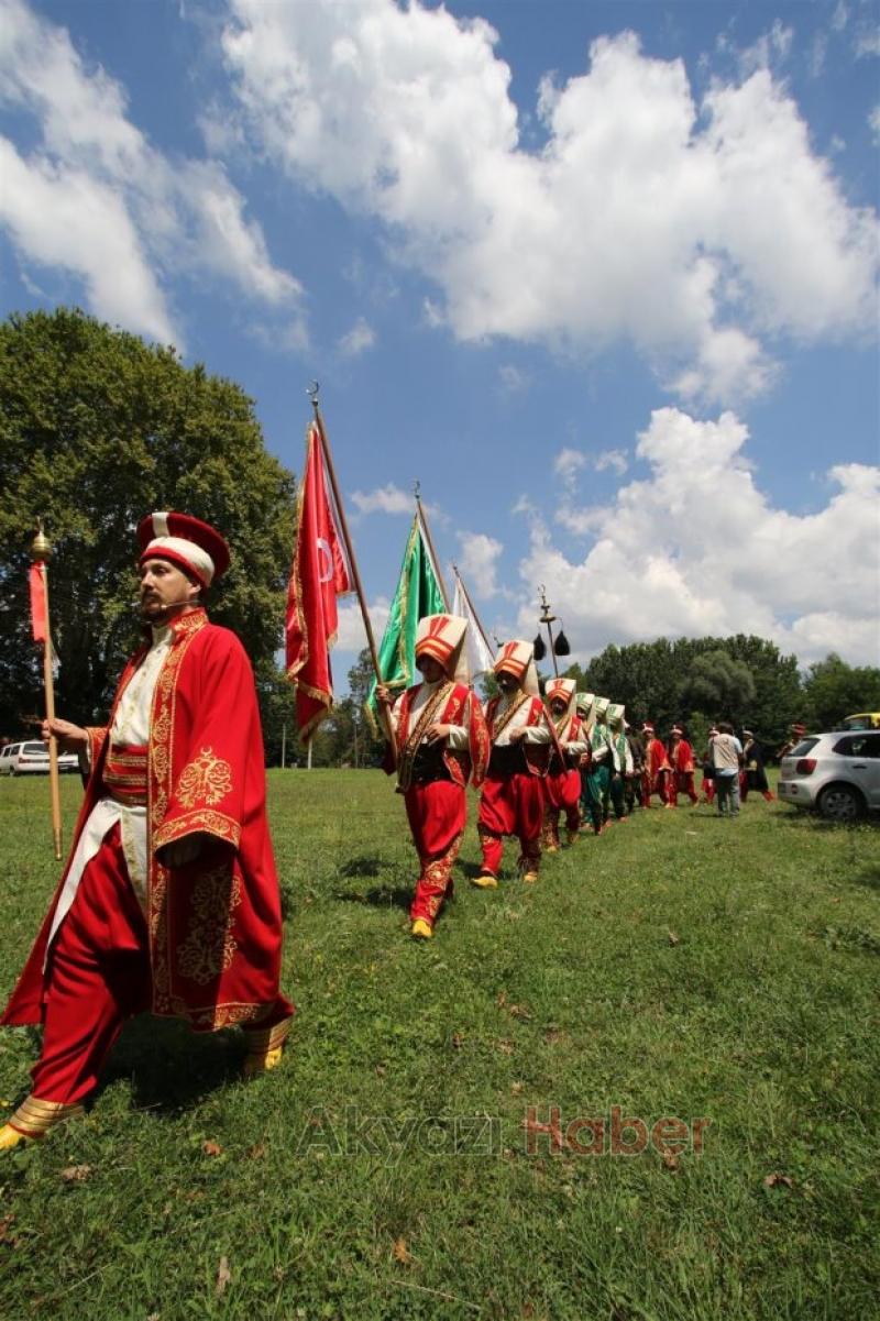 Akyazı Belediyesi Mehteran Takımı Vatandaşlarımıza Moral Desteği Verdi