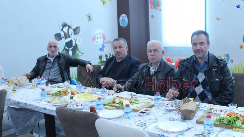 Akyazı Belediyesi Muhtarlarla İstişare Toplantısında Buluştu