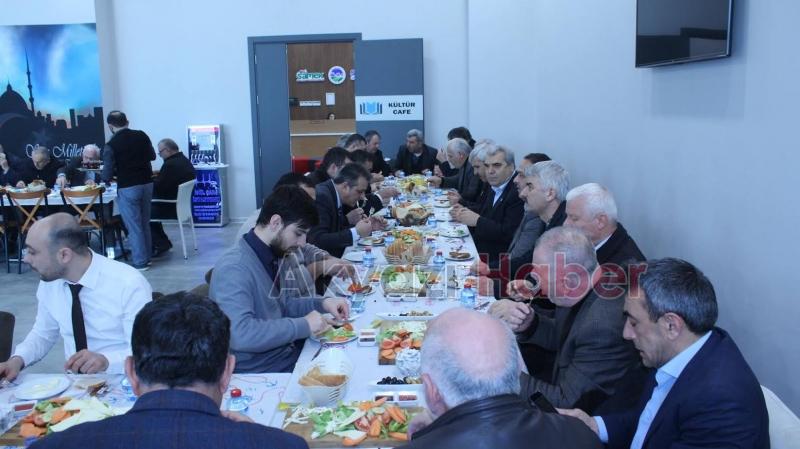 Akyazı Belediyesi Muhtarlarla İstişare Toplantısında Buluştu