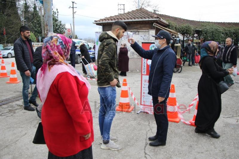 Akyazı Belediyesi Pazaryerinde güvenli alışveriş için tedbirler arttırdı