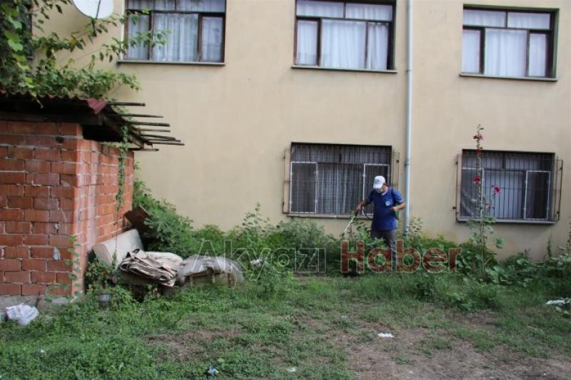 Akyazı Belediyesi Sağlık İşleri Ekiplerinden Kapsamlı İlaçlama