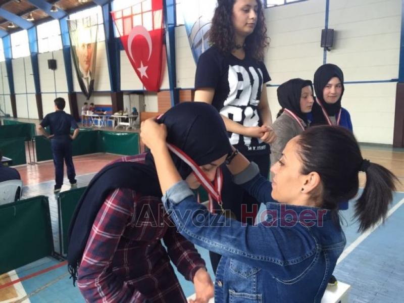 Akyazı Belediyesi Spor Şenlikleri Hız Kesmiyor