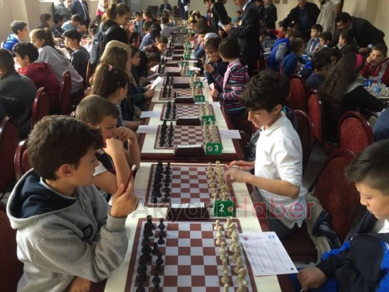  Akyazı Belediyesi Spor Şenlikleri Satranç Turnuvası Başladı