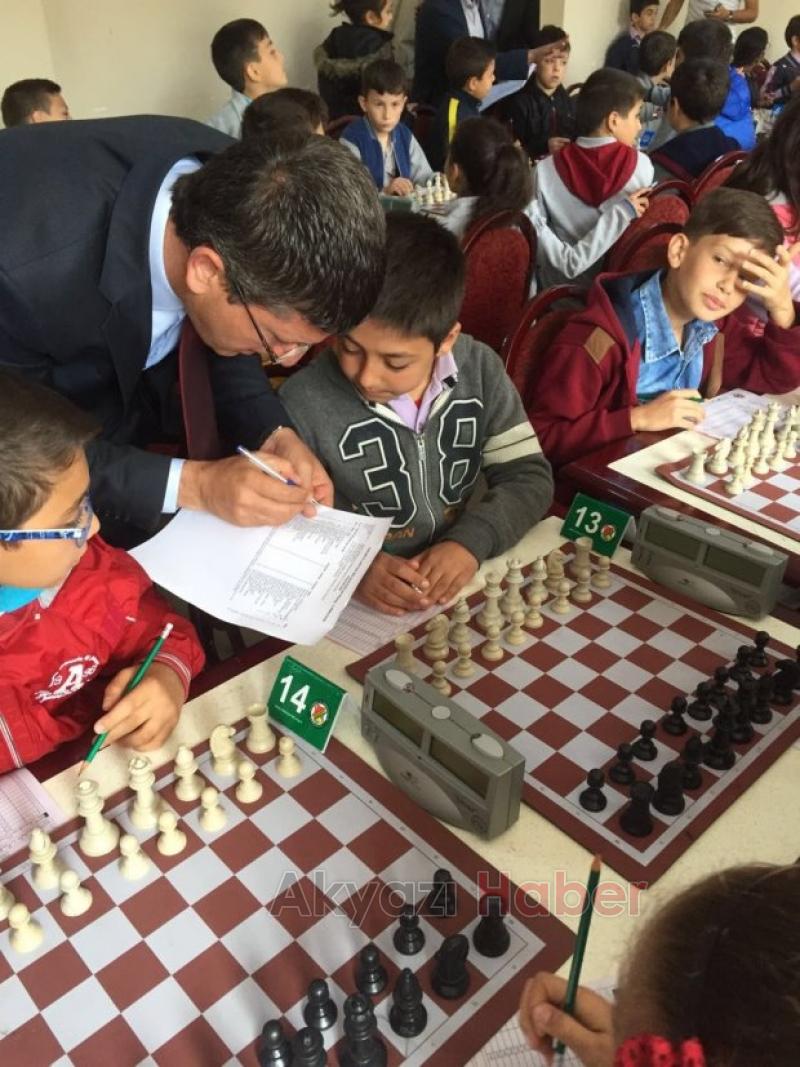  Akyazı Belediyesi Spor Şenlikleri Satranç Turnuvası Başladı