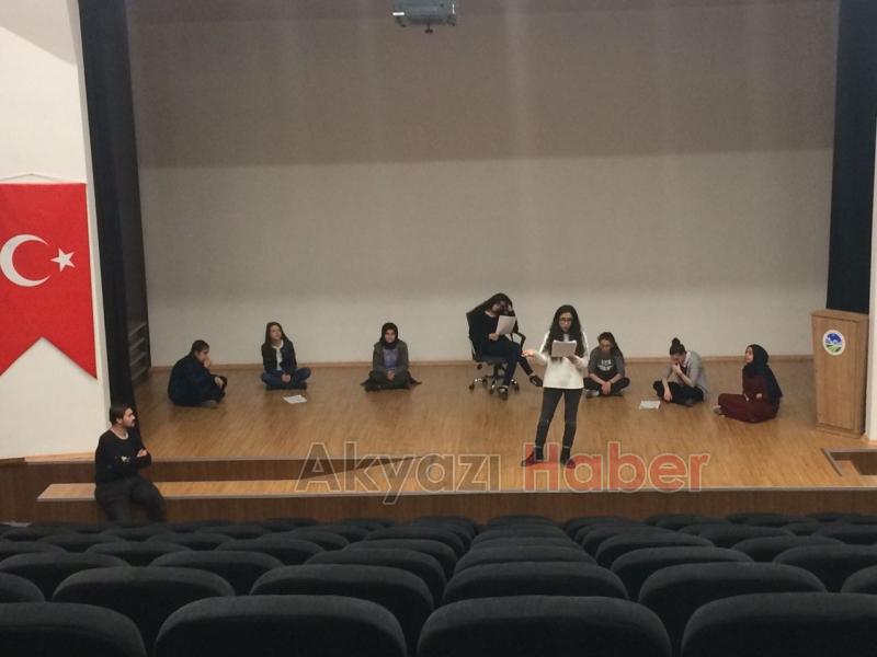 AKYAZI BELEDİYESİ TİYATRO GURUBU ÇİÇEKÇİ KIZ ADLI OYUNLA HAFTA SONU SAHNEDE