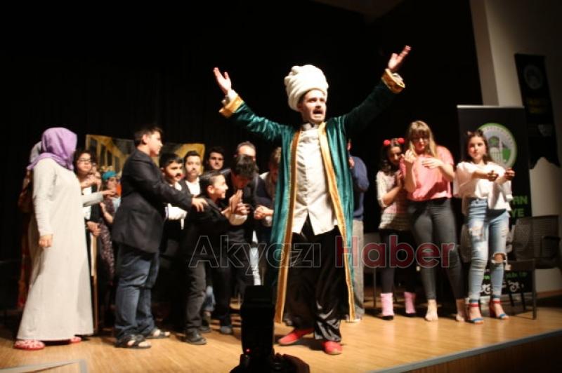 Akyazı Belediyesi Tiyatro Topluluğu Eğitmeni Furkan Özelle Özel Röportaj