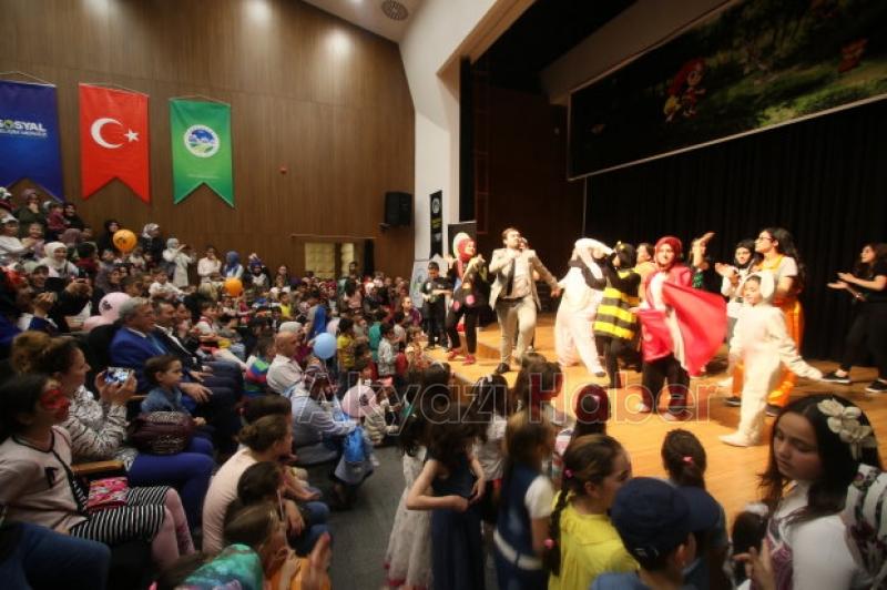 Akyazı Belediyesi Tiyatro Topluluğu Eğitmeni Furkan Özelle Özel Röportaj