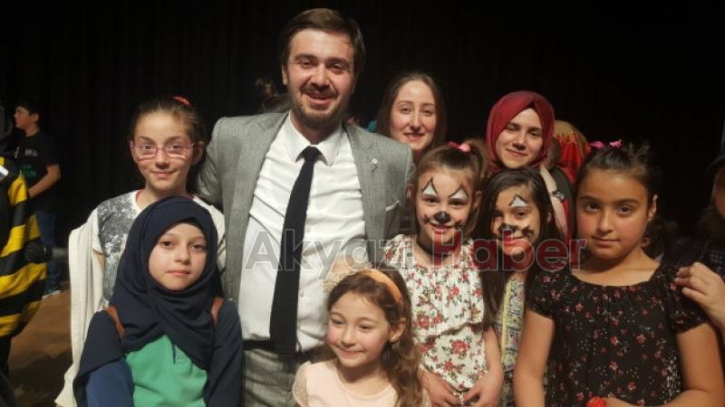 Akyazı Belediyesi Tiyatro Topluluğu Eğitmeni Furkan Özelle Özel Röportaj