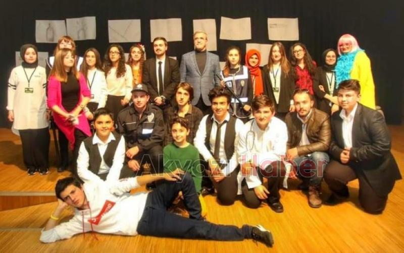 Akyazı Belediyesi Tiyatro Topluluğu Eğitmeni Furkan Özelle Özel Röportaj