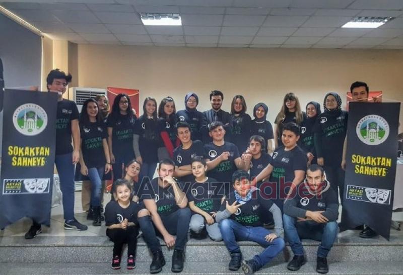 Akyazı Belediyesi Tiyatro Topluluğu Eğitmeni Furkan Özelle Özel Röportaj