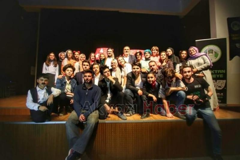 Akyazı Belediyesi Tiyatro Topluluğu Eğitmeni Furkan Özelle Özel Röportaj