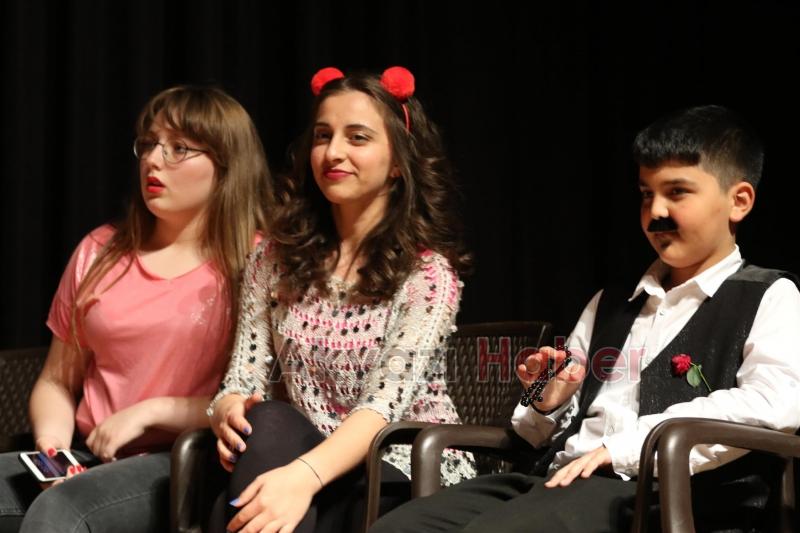 AKYAZI BELEDİYESİ TİYATRO TOPLULUĞU KOMEDİ OYUNU YOĞUN İLGİ GÖRDÜ