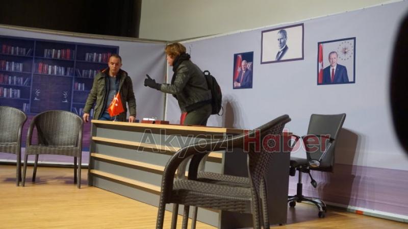 Akyazı Belediyesi Tiyatro Topluluğundan  En anlamlı gösteri