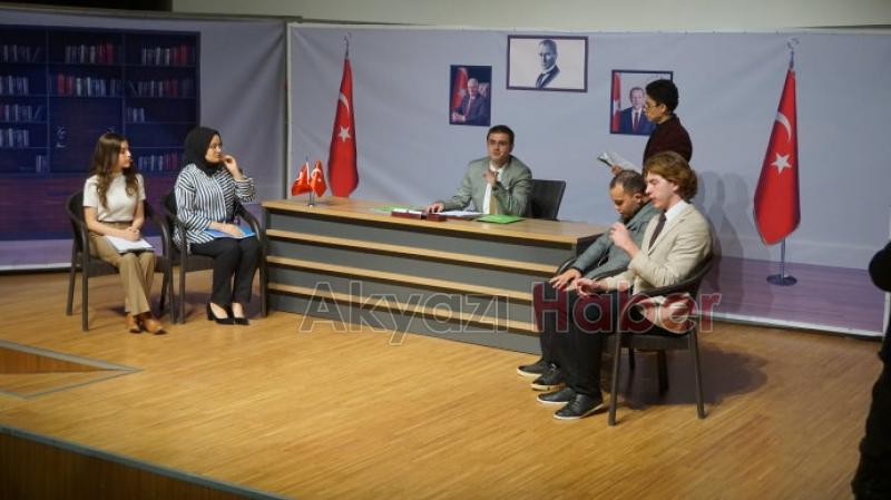 Akyazı Belediyesi Tiyatro Topluluğundan  En anlamlı gösteri