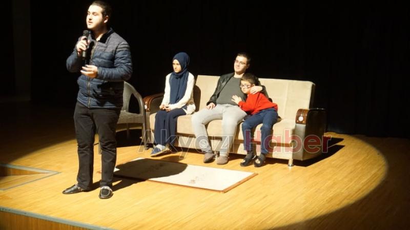 Akyazı Belediyesi Tiyatro Topluluğundan  En anlamlı gösteri