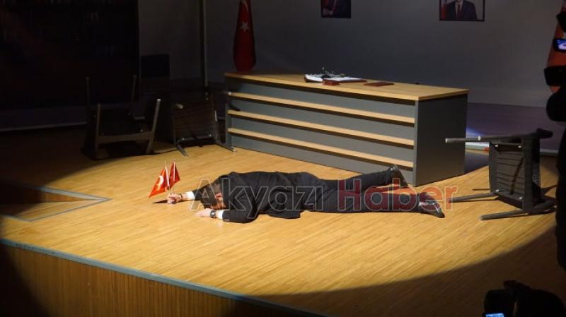 Akyazı Belediyesi Tiyatro Topluluğundan  En anlamlı gösteri