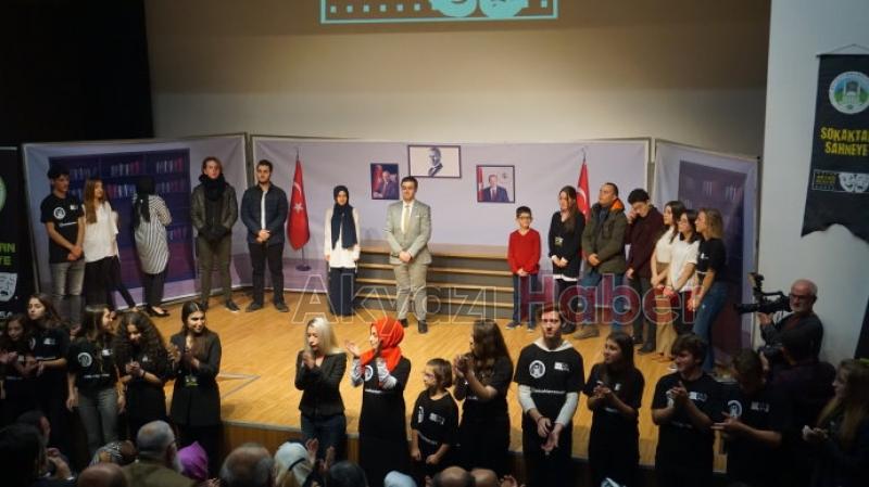 Akyazı Belediyesi Tiyatro Topluluğundan  En anlamlı gösteri