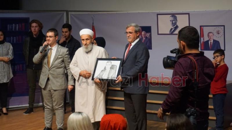 Akyazı Belediyesi Tiyatro Topluluğundan  En anlamlı gösteri