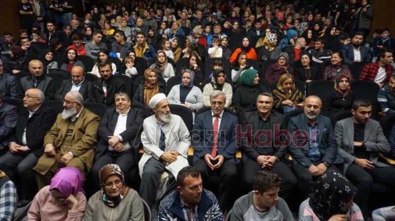 Akyazı Belediyesi Tiyatro Topluluğundan  En anlamlı gösteri