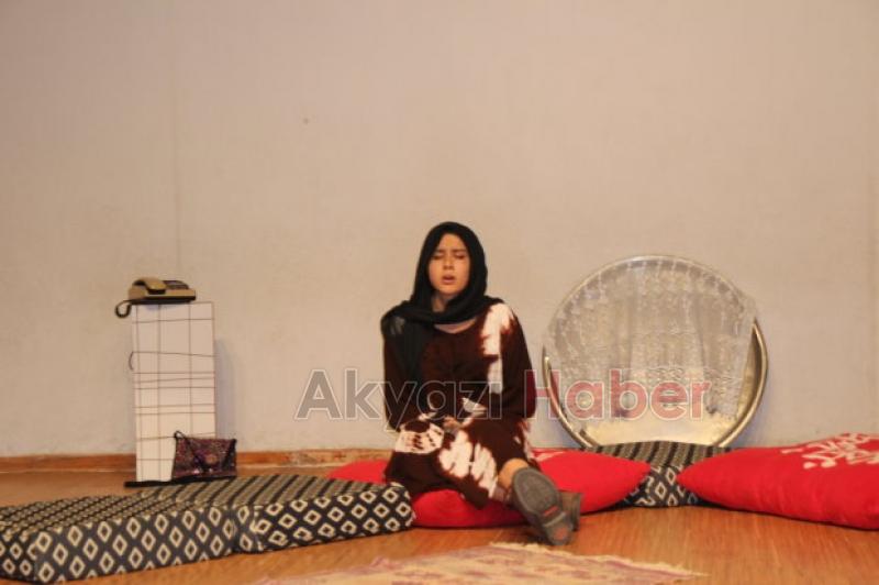 AKYAZI  BELEDiYESi  TiYATRO  TOPLULUĞUNDAN  MUHTEŞEM GECE