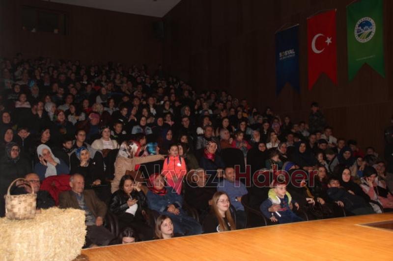 AKYAZI  BELEDiYESi  TiYATRO  TOPLULUĞUNDAN  MUHTEŞEM GECE