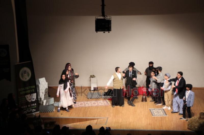 AKYAZI  BELEDiYESi  TiYATRO  TOPLULUĞUNDAN  MUHTEŞEM GECE