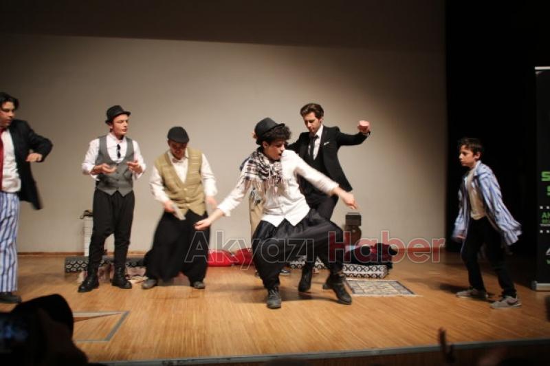 AKYAZI  BELEDiYESi  TiYATRO  TOPLULUĞUNDAN  MUHTEŞEM GECE